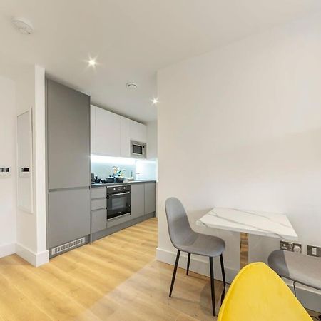 Modern And Stylish 1 Bed Apartment In Ист-Гринстед Экстерьер фото