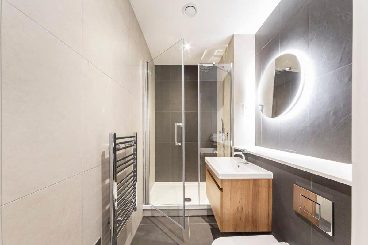 Modern And Stylish 1 Bed Apartment In Ист-Гринстед Экстерьер фото